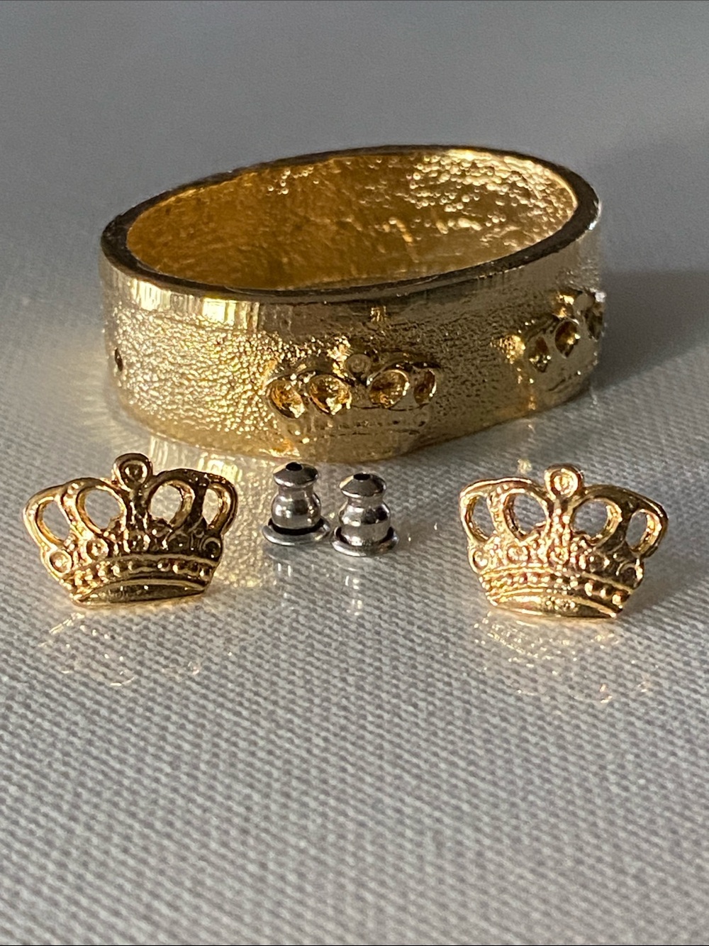 Metal Ring Holder Dish Gold Oval Floral Crown Stud Earrings NWOT